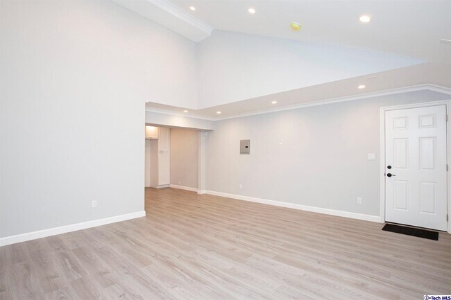 Building Photo - 1525 Lynglen Dr