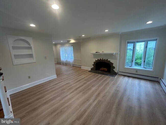 Foto del edificio - 243 Rockglen Rd