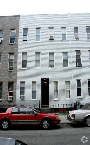 Primary Photo - 263 Stockholm St