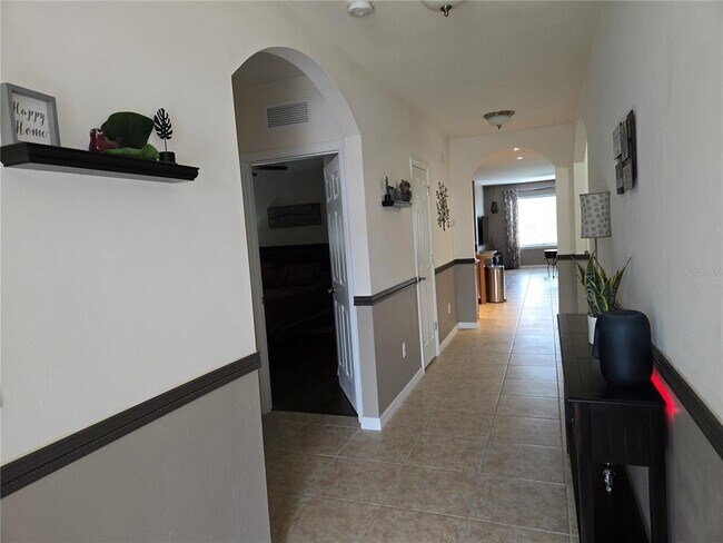 Foto del edificio - 7436 Mikasa Dr