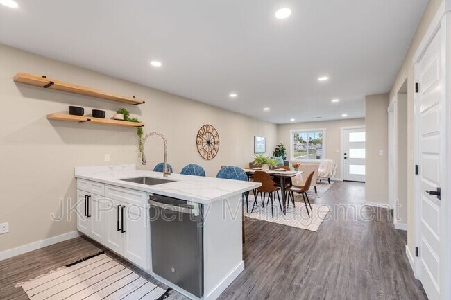 Building Photo - 2506 Castle Pines Dr