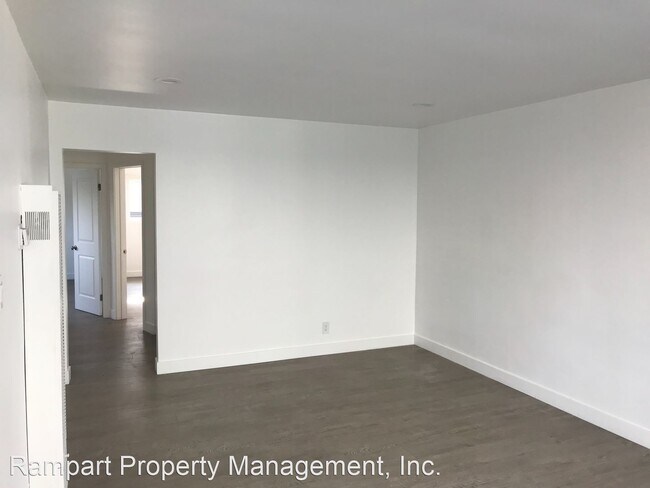 Building Photo - 910-930 Freeman Ave
