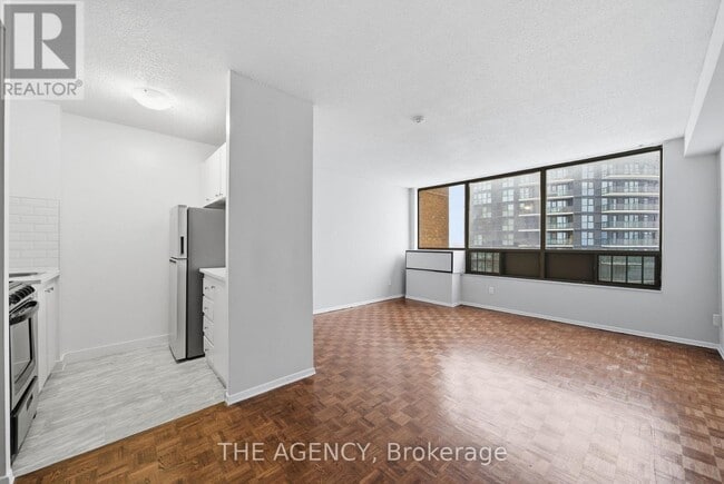 Building Photo - 2360 Dundas St W