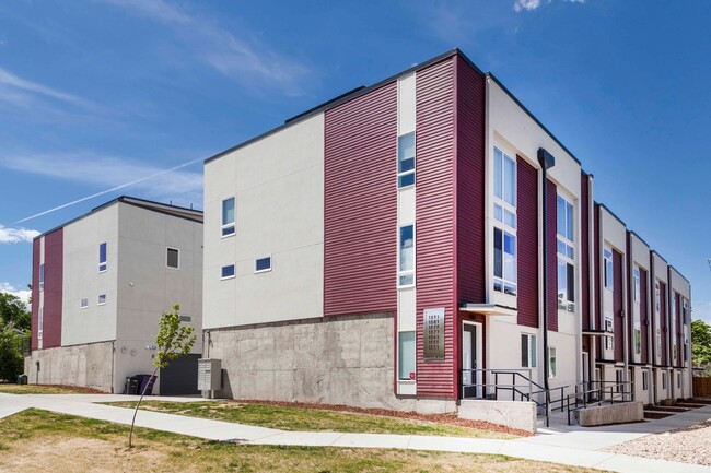Building Photo - 1561 W 43rd Ave