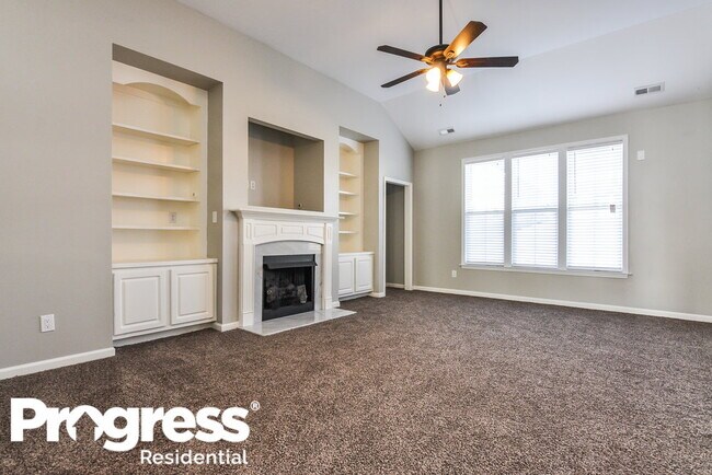 Foto del edificio - 245 Haywood Ln