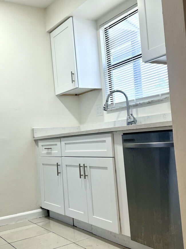 Foto del edificio - 102 Shoreview Dr