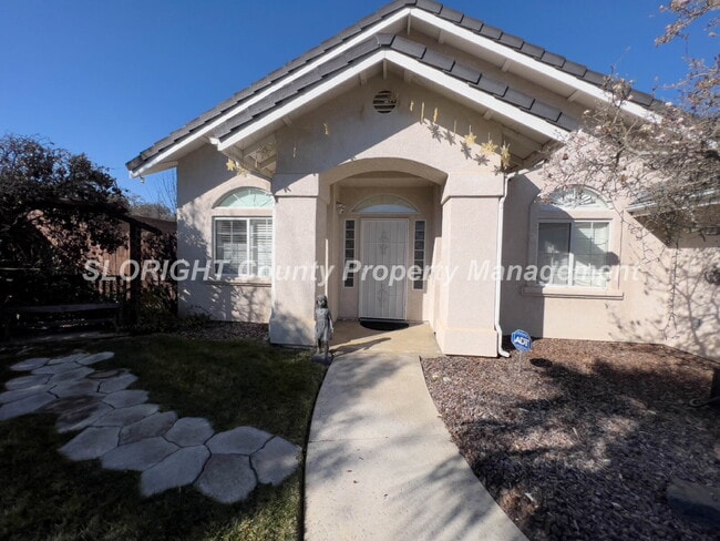 Foto del edificio - AVAILABLE MAY - 3 Bedroom / 2 Bathroom Paso Robles Home