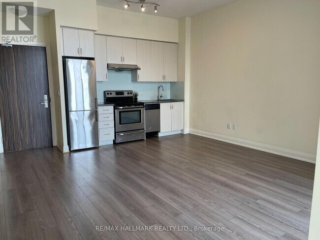 Photo du bâtiment - 8763 Bayview Ave