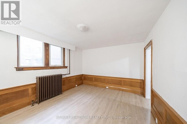 Building Photo - 8 Kingston Rd