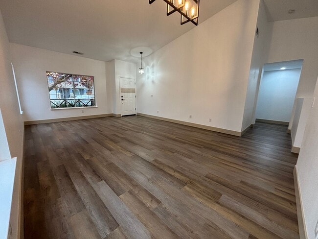 Foto del edificio - Gorgeous Remodeled Single Story in Brentwood