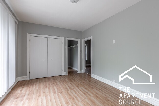 Foto del edificio - 5451 S Cornell Ave
