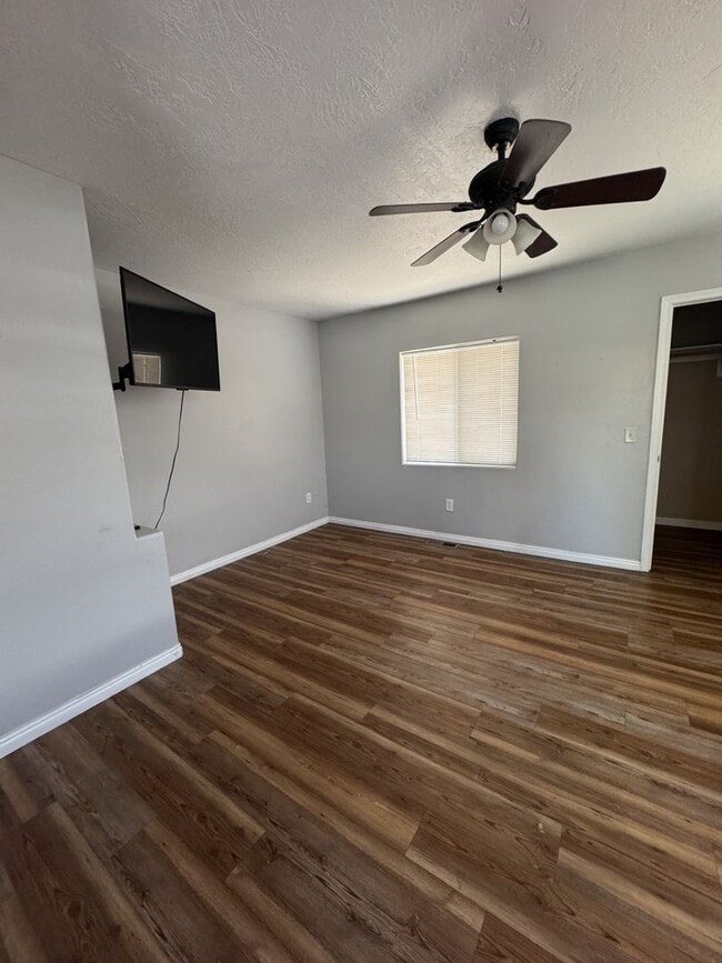 Building Photo - 448 N 400 W