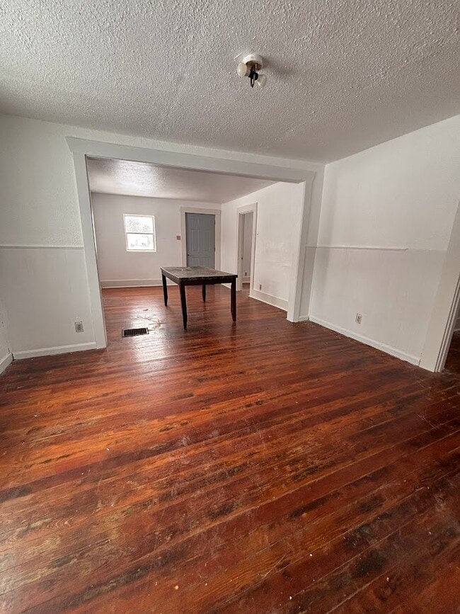 Foto del edificio - Why Rent when you could Own for less