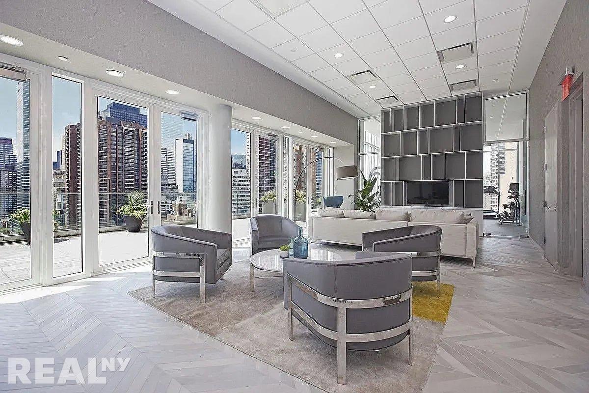 Foto del edificio - 301 E 61st St