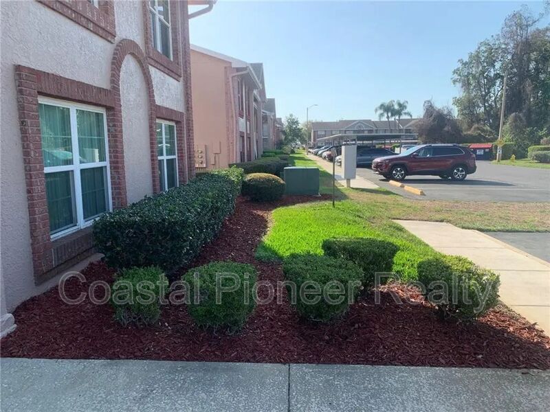 Foto del edificio - 6424 SPRING FLOWER Dr