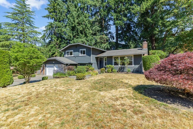 Foto del edificio - 3 bedroom 3 bath Finn Hill Kirkland