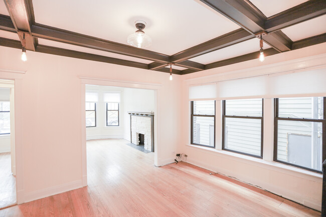Building Photo - 2274 W Leland Ave