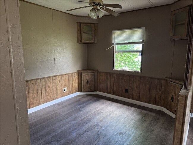 Foto del edificio - 854 Queenswood St