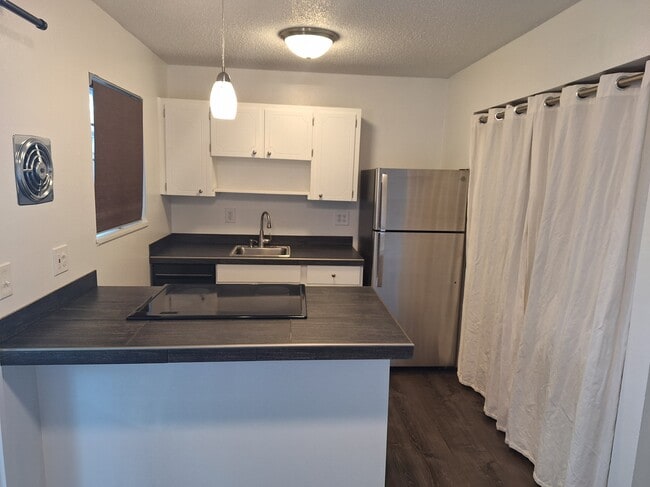 Building Photo - 6134 NE Oregon St