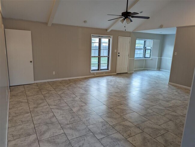 Foto del edificio - 116 White Cedar St
