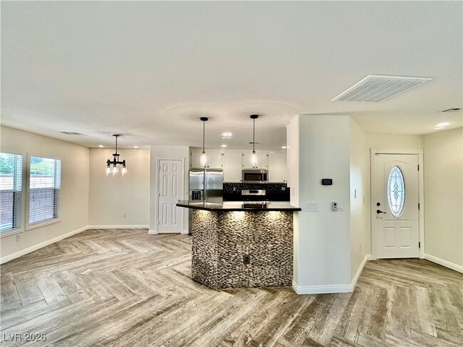 Foto del edificio - 6545 Cedar Waxwing St