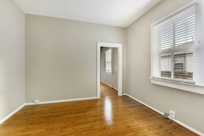 Building Photo - 1611 Hesiod St