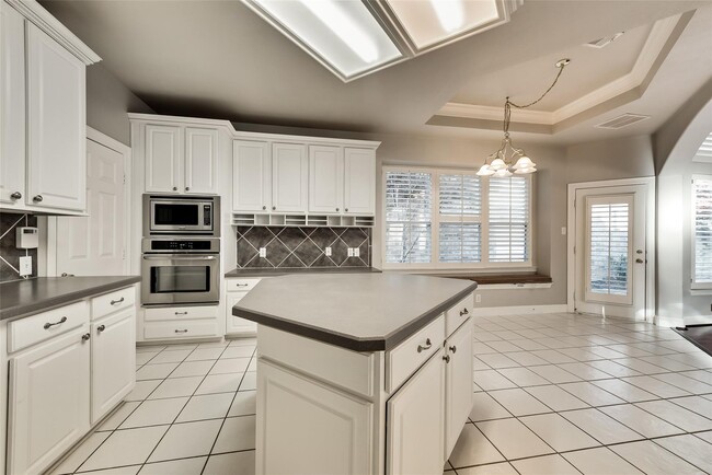 Building Photo - 5650 Travis Dr