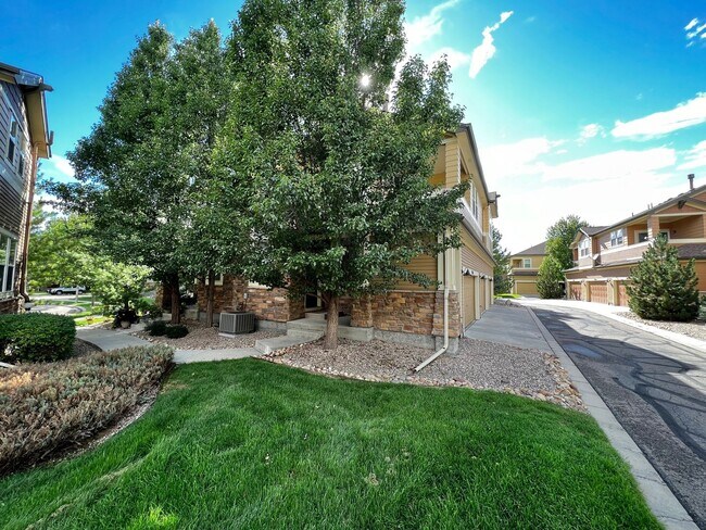 Building Photo - Spacious 2 Bed, 2 Bath Available Now – Com...