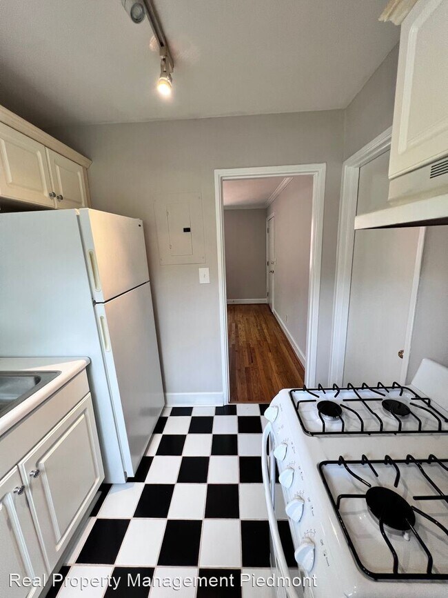 Foto del edificio - 1 br, 1 bath House - 327 Third Street NE U...