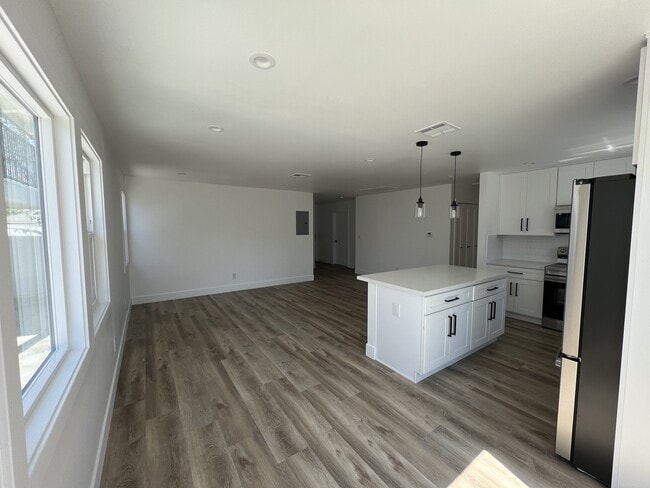 Building Photo - 4814 Hedda St