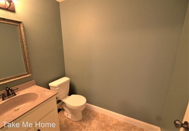 Building Photo - 3 br, 2.5 bath House - 1319 S Solaira St