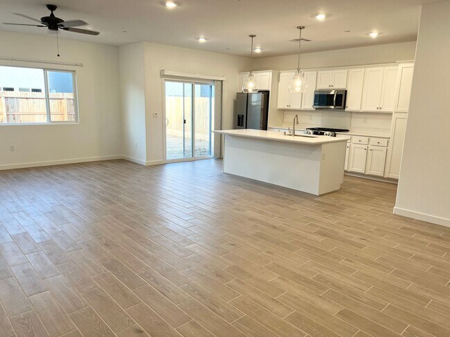 Building Photo - Charming 3-Bedroom Single Story Home for Rent