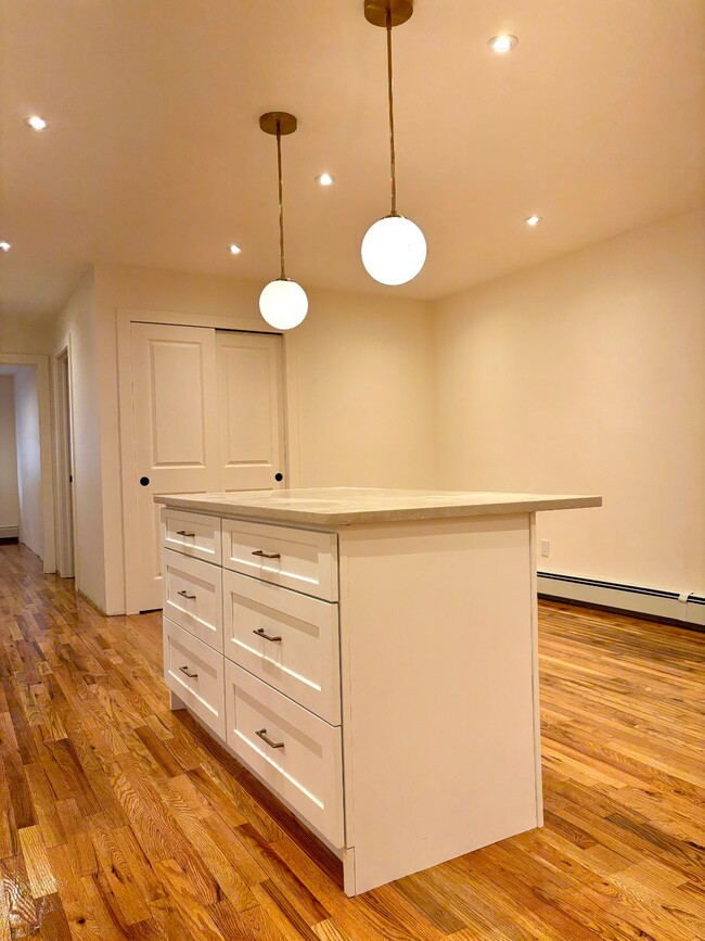 Foto del edificio - 2182 Davidson Ave