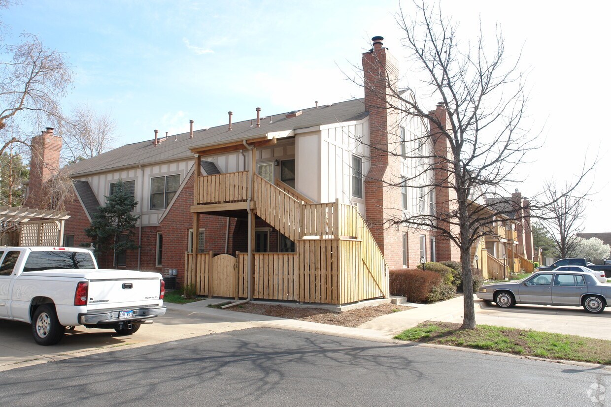 Building Photo - 1352 S Webb Rd