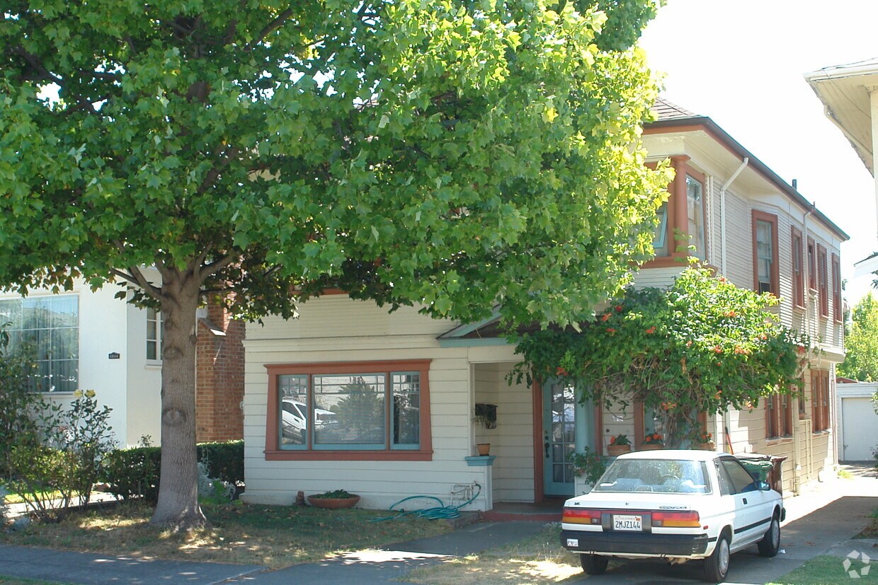 Primary Photo - 4238-4240 Montgomery St