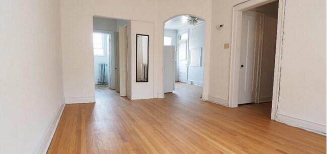 Building Photo - 4826 W Addison St