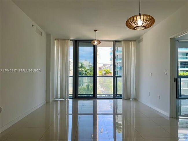 Foto del edificio - 9940 W Bay Harbor Dr