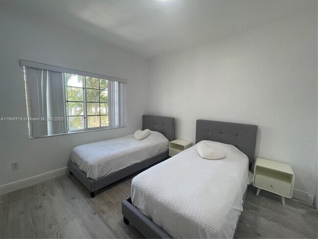 Foto del edificio - 3454 NW 17th Ter