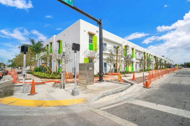 Building Photo - 605 N Dixie Hwy