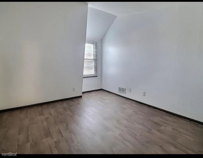Building Photo - 3 br, 1.5 bath Condo - 9051 North 95th Str...