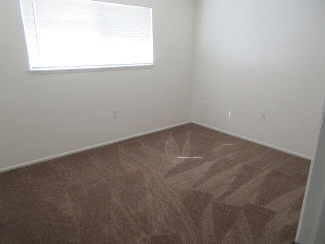 Building Photo - Beautiful 3b 2ba