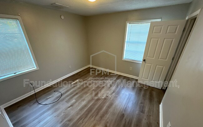 Building Photo - 4392 Ryan St
