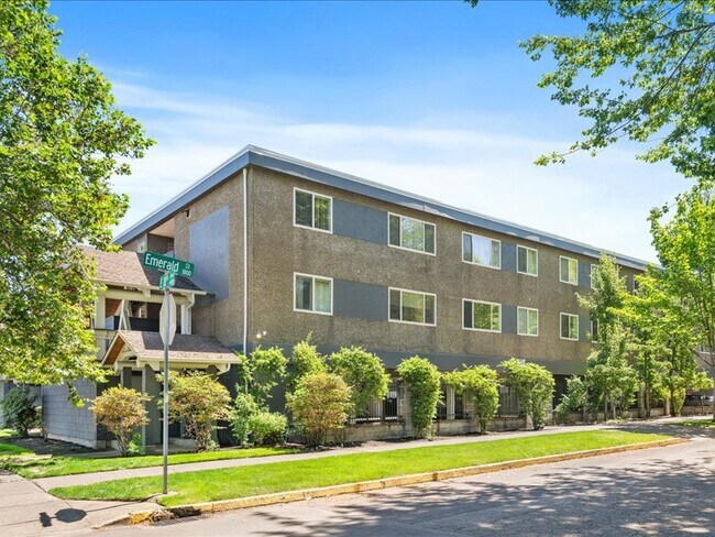 Building Photo - The Lewis & Clark