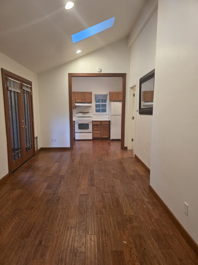 Building Photo - Charming Private Cottage in the Redwoods
