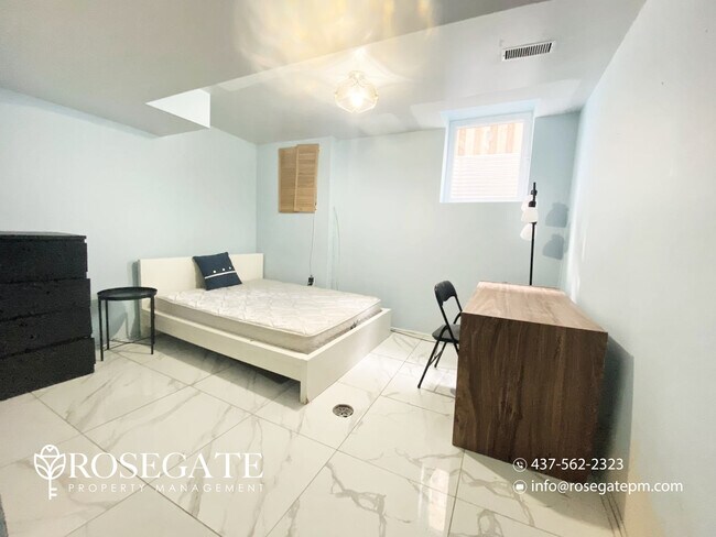 Photo du bâtiment - Pet-Friendly 3-Bedroom Basement Apartment with Parking – Scarborough