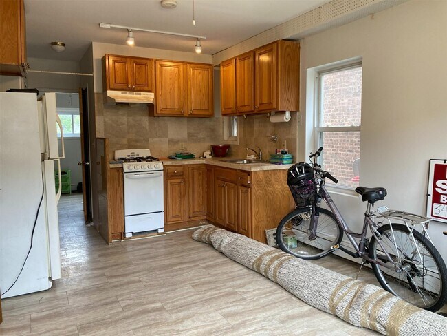 Foto del edificio - 6814 Clyde St