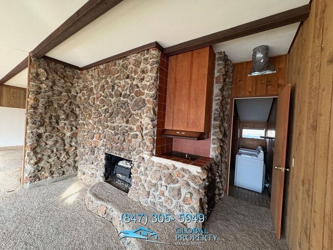 Building Photo - 3 Bedroom Home For Rent