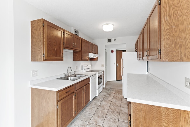 Building Photo - 6615 Lake Shore Dr S