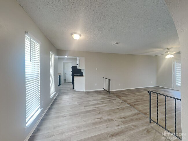 Foto del edificio - 1221 Aldenwood Dr