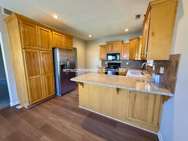 Building Photo - Beautiful 3 Bed, 2 Bath Ranch Home with Fireplace & Fenced Yard in Grandview!